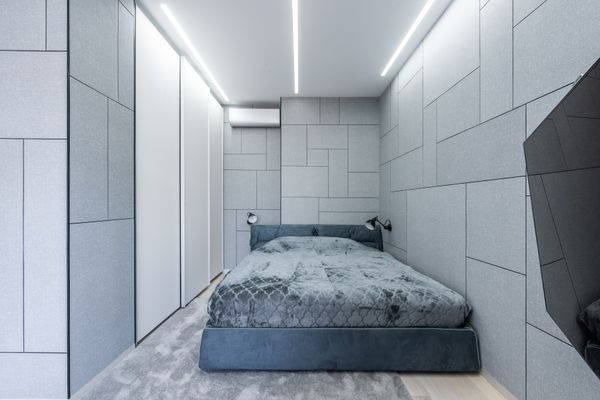 8ft ceiling hanger in large balcony