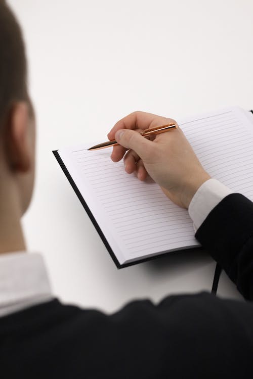 Foto profissional grátis de caderno, caneta, em branco