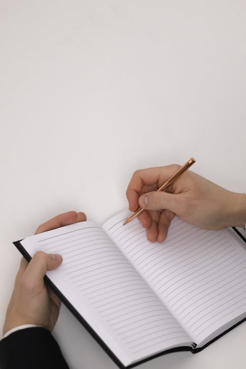 Foto profissional grátis de caderno, caneta, em branco