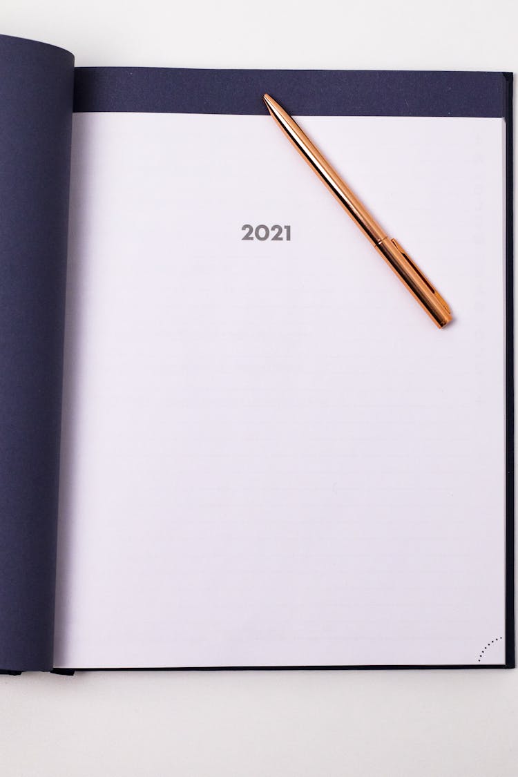 2021 On A White Blank Paper 