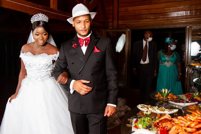 Novios en su recepción