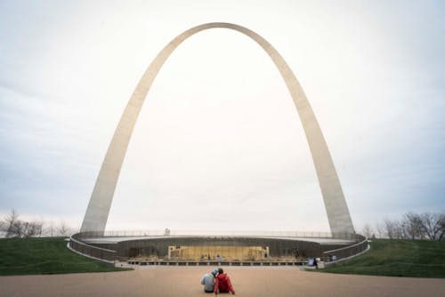 Free stock photo of couples, gateway arch, st louis