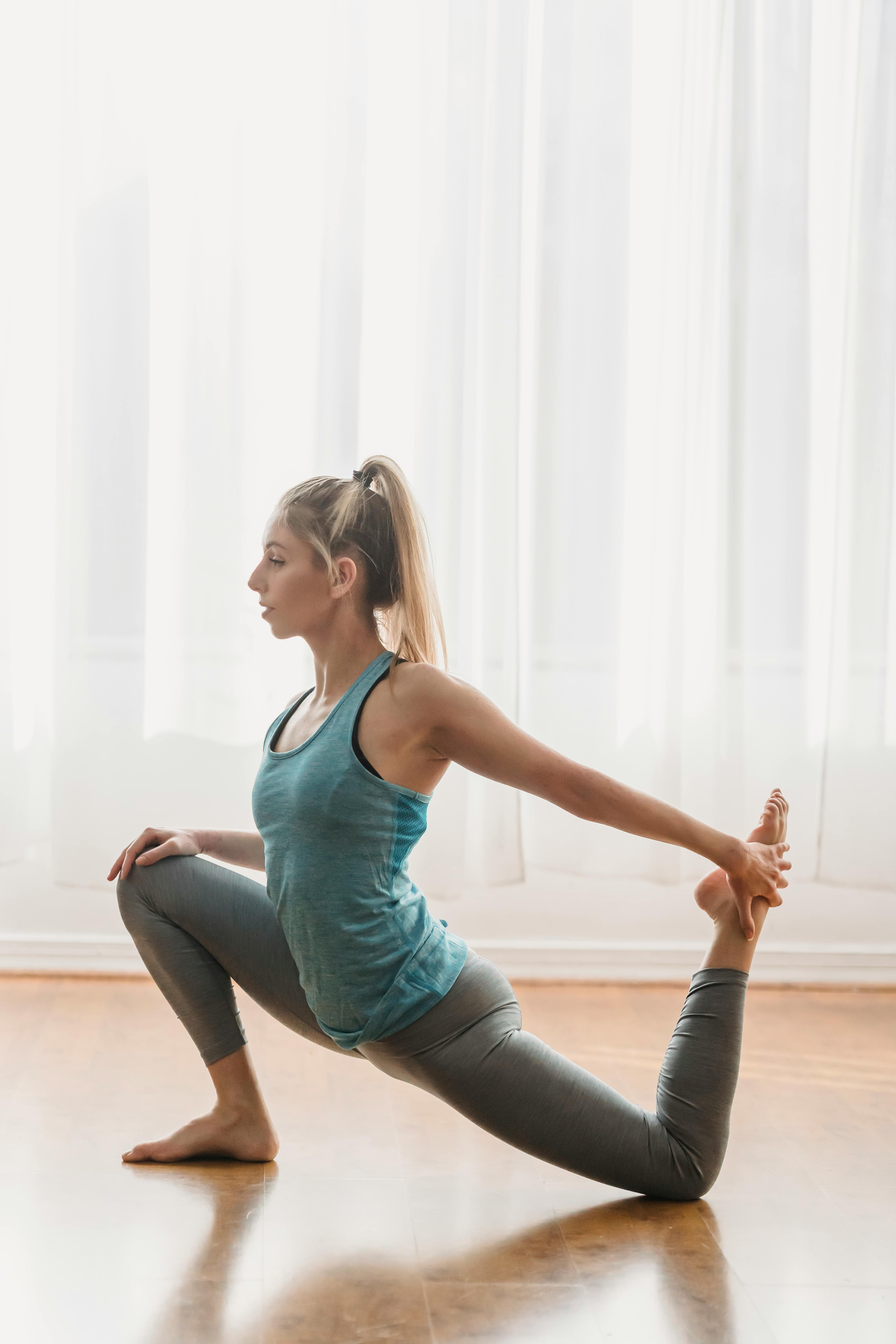 Flexible woman doing Crescent Lunge on Knee · Free Stock Photo