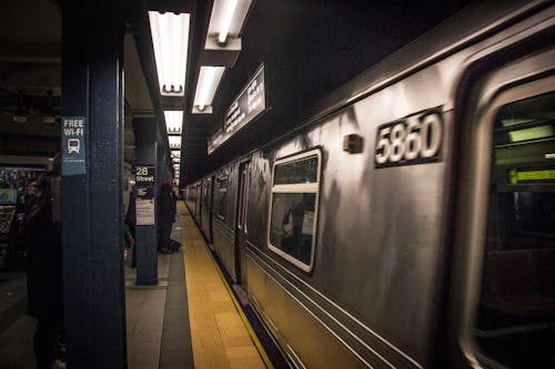 Fotos de stock gratuitas de entrenar, estación, estación de metro