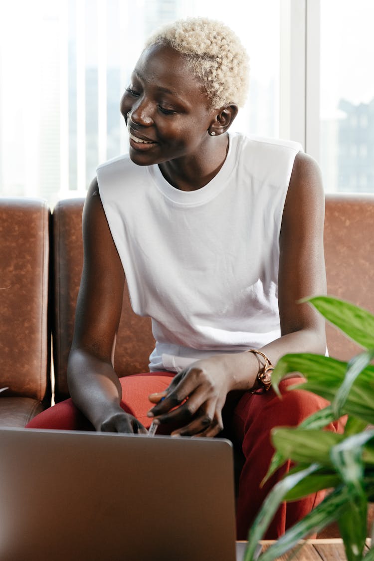 Happy Black Woman With Trendy Hairstyle In Office