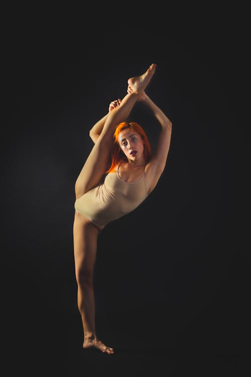 Gratis stockfoto met acrobaat, acrobatisch, ballerina