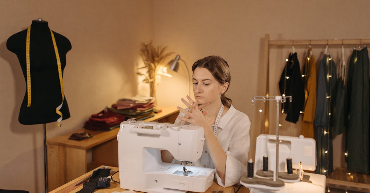 How does a stitching machine work