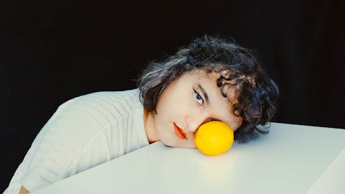 Základová fotografie zdarma na téma citron, citrusové plody, kudrnaté vlasy