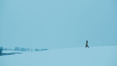 Photos gratuites de clairière, couvert de neige, femme
