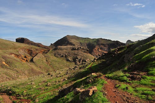 Fotos de stock gratuitas de césped, colina, paisaje