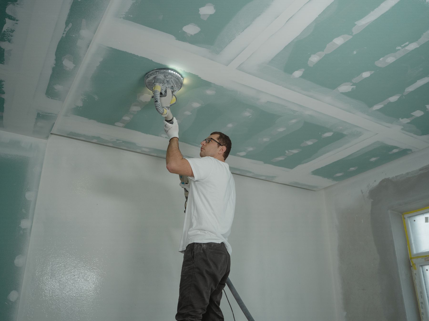 Painters and Decorators in Southend — woodwork brushed to a crisp, smooth line