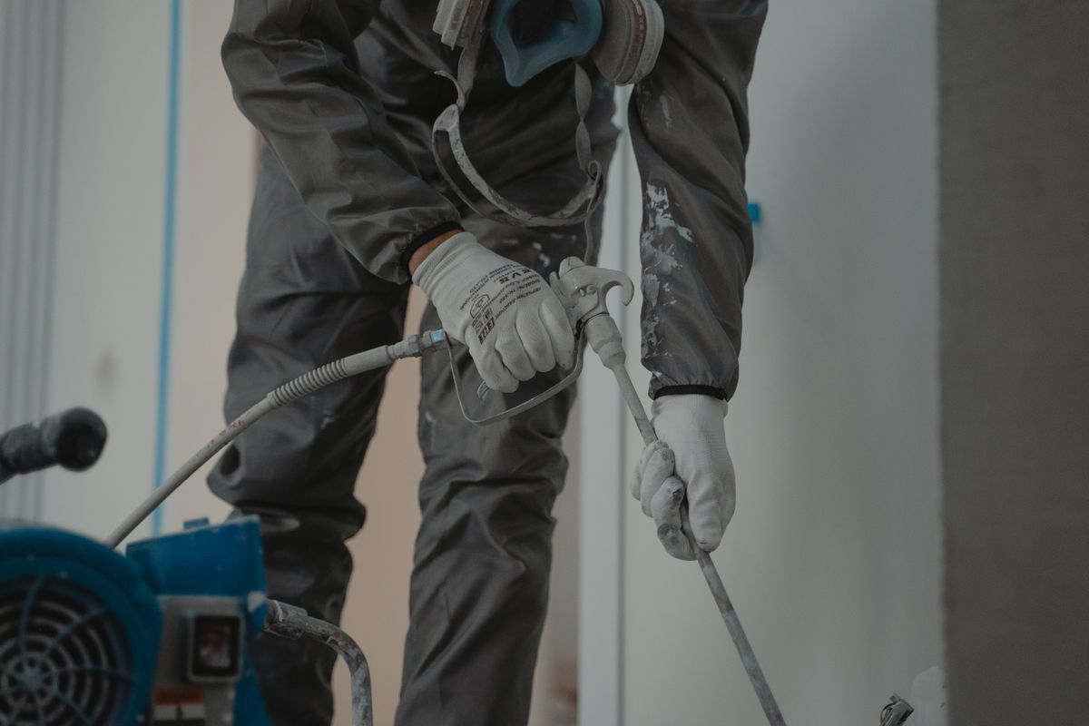 Comment bien préparer un pistolet à peinture airless - Préparation de la peinture : dilution et filtration