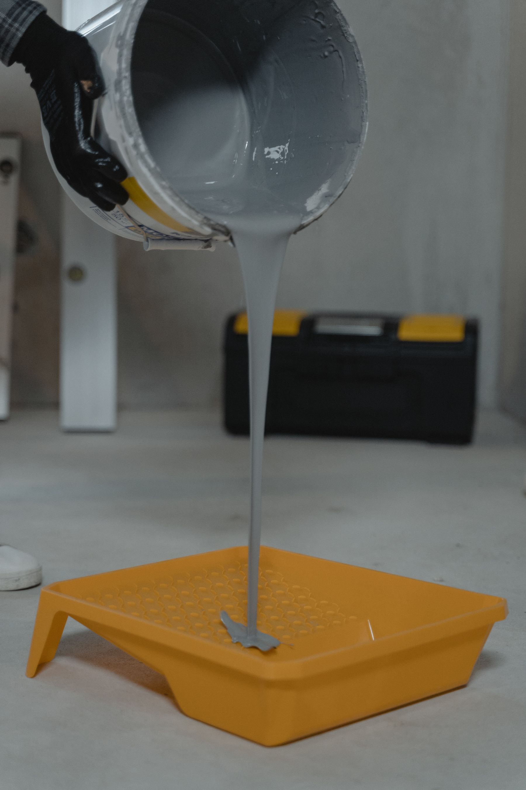 Fuite toiture : que faire quand l’eau entre pendant la pluie ?