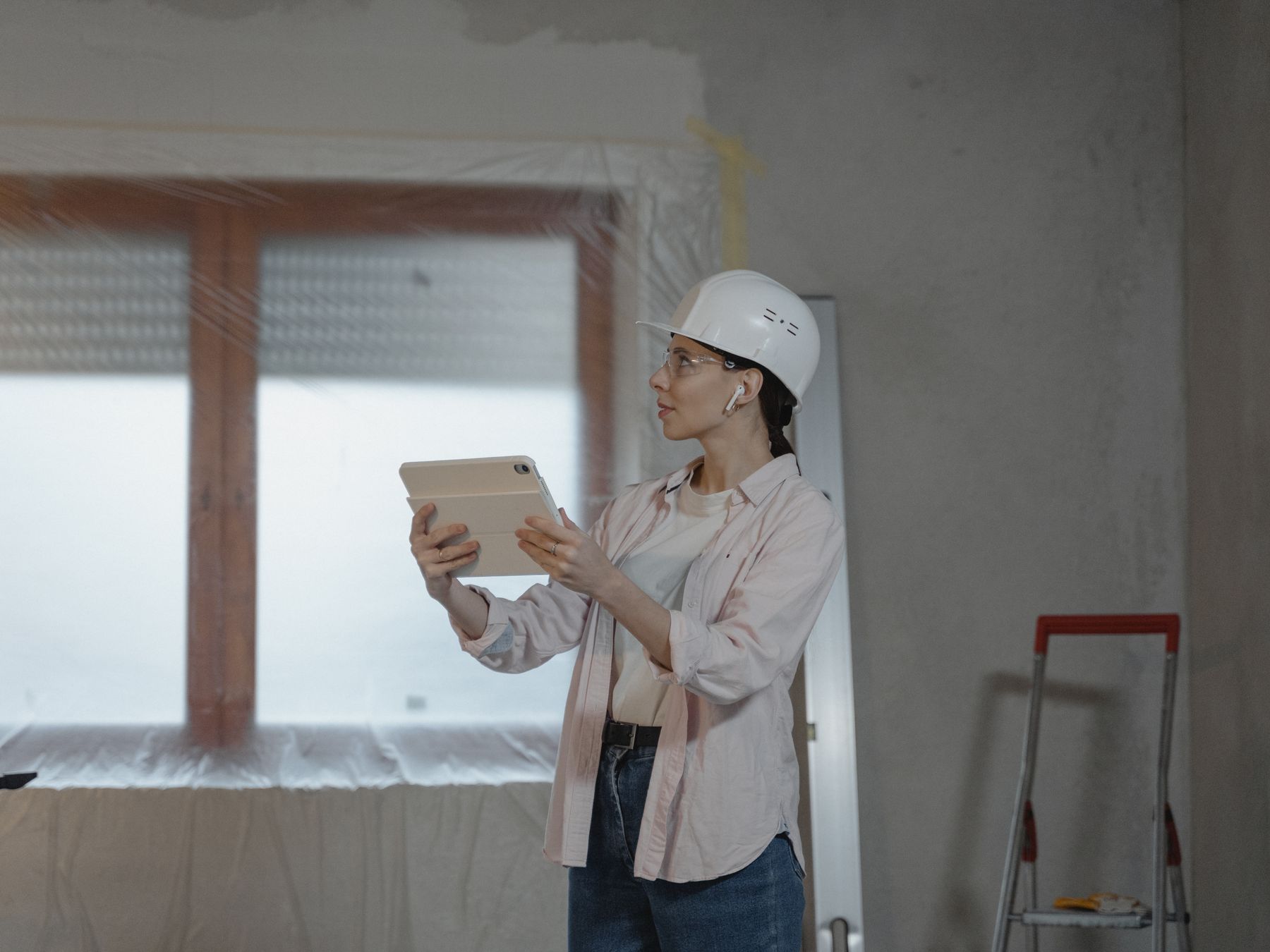 Painters and Decorators in Wealdstone — surfaces prepped and cut in by hand