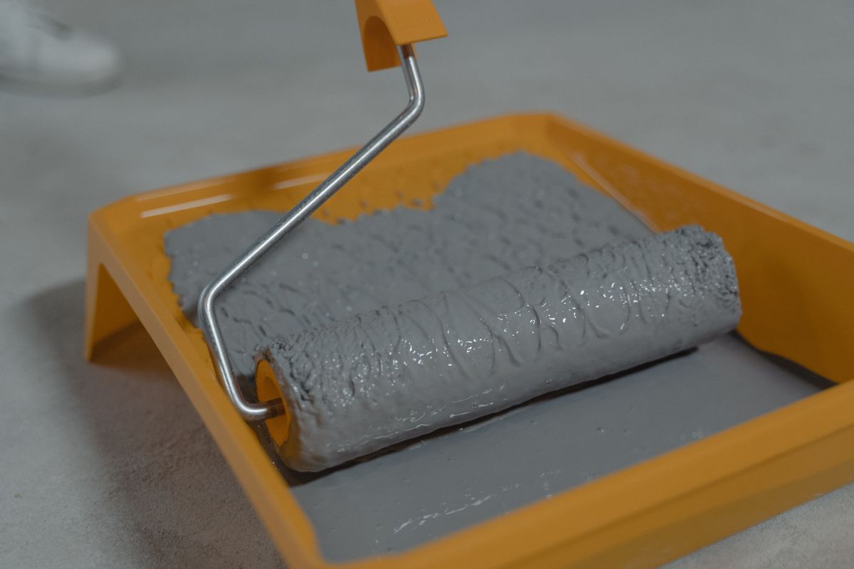 Generic paint roller kit with roller and grey coating in tray