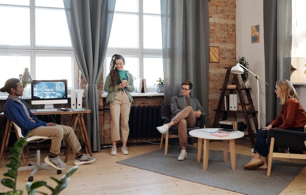 Online dating: starting a conversation on a niche platform