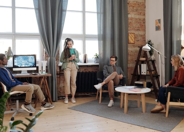 Online dating: starting a conversation on a niche platform