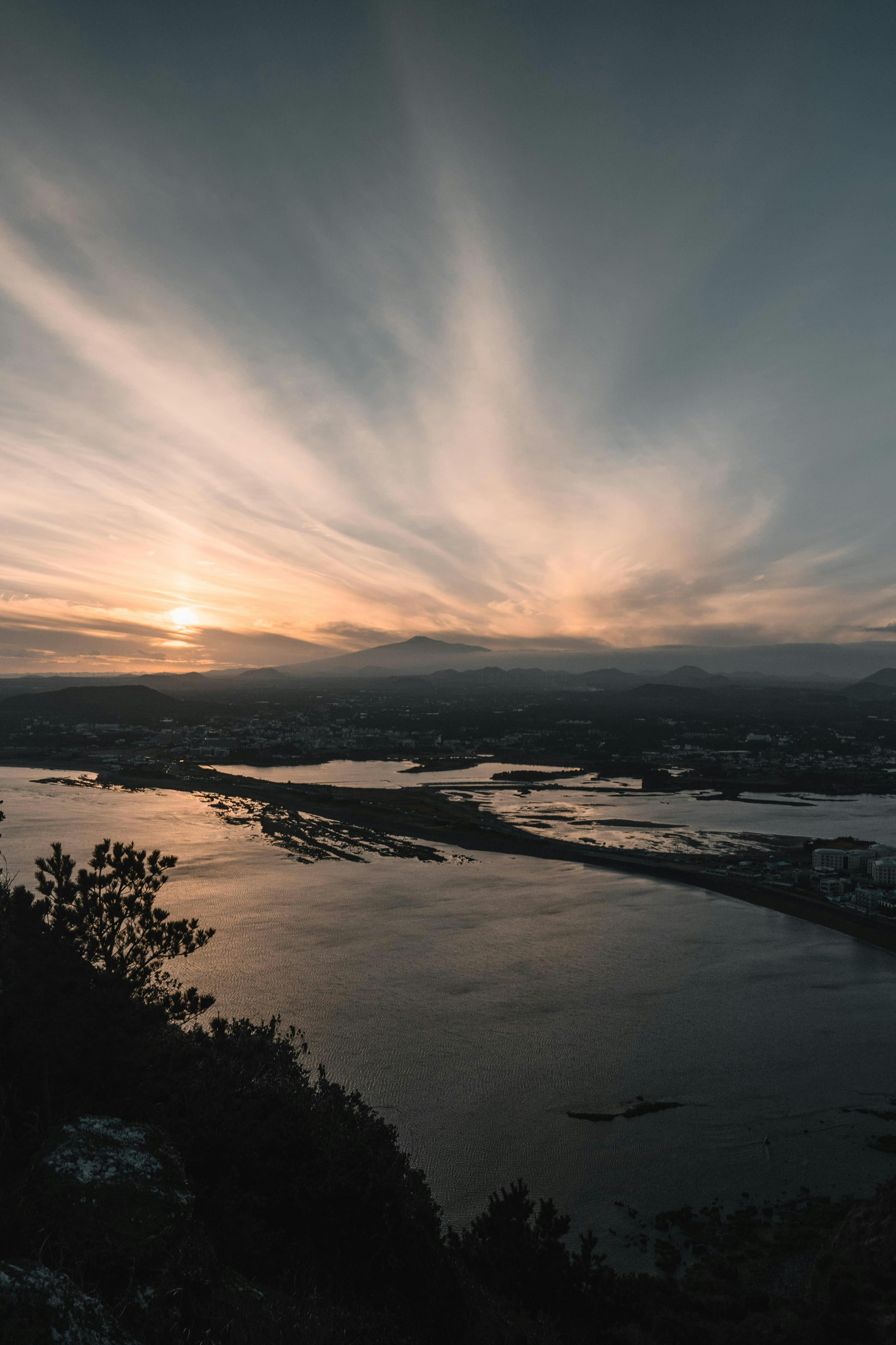 Do you lose water weight first?