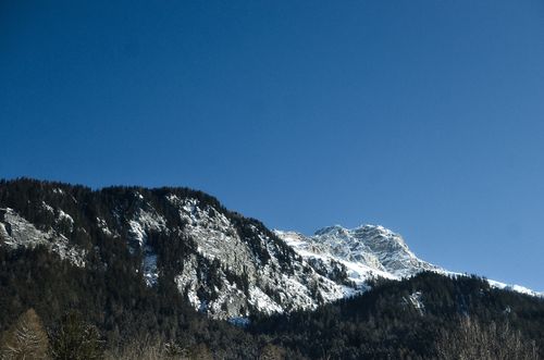 Free Captivating view of snow-covered mountains in Switzerland, perfect for winter and nature enthusiasts. Stock Photo