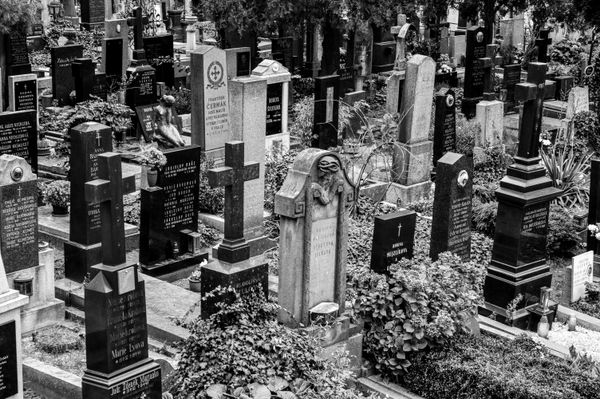 Doppelgrabstein für zwei Personen auf deutschem Friedhof