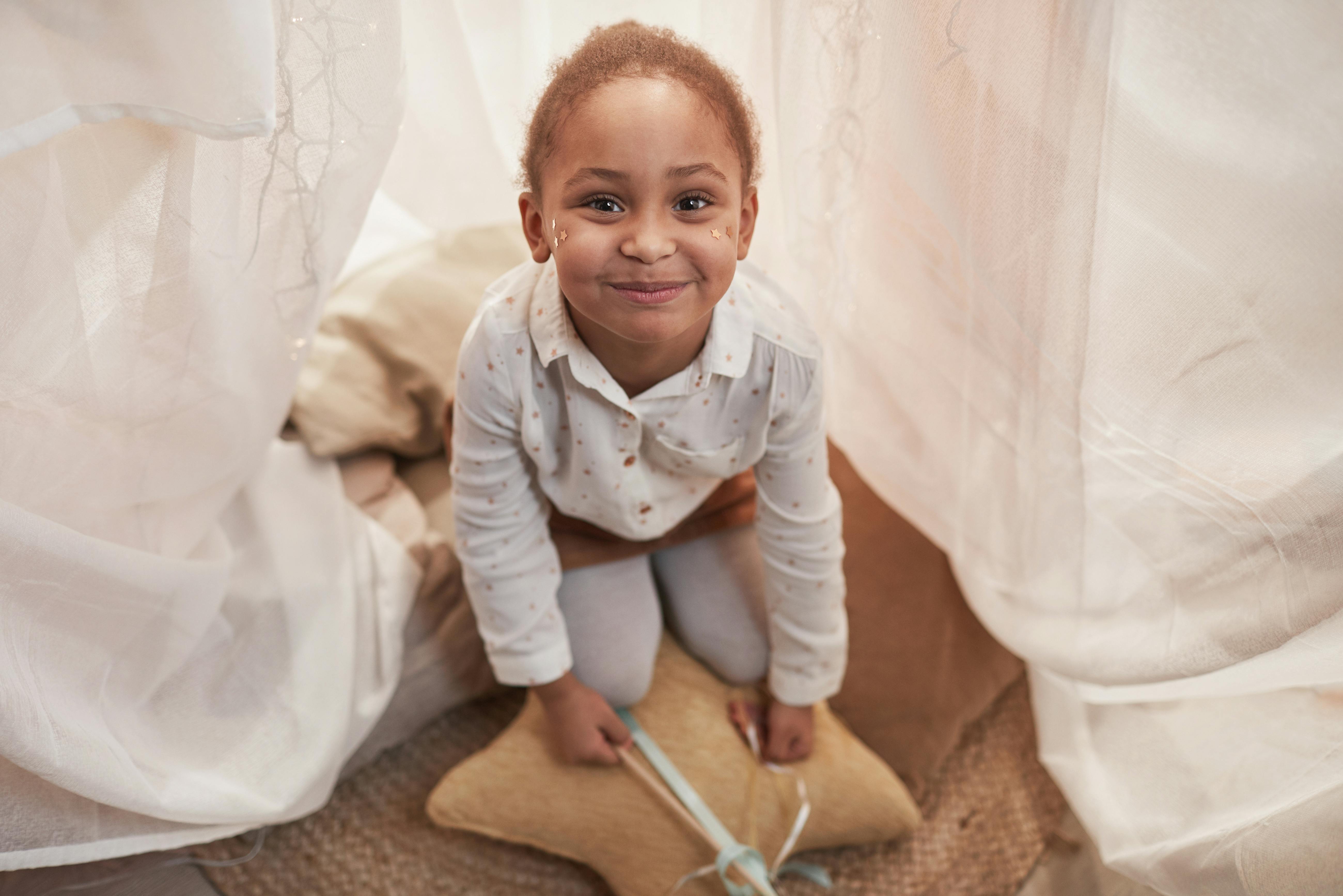 Ücretsiz #kapalı, aile anı, battaniye kalesi içeren Ücretsiz stok fotoğraf Stok Fotoğraflar