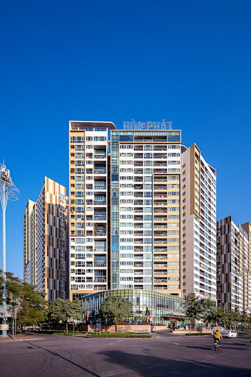 Free White and Brown High Rise Building Under Blue Sky Stock Photo