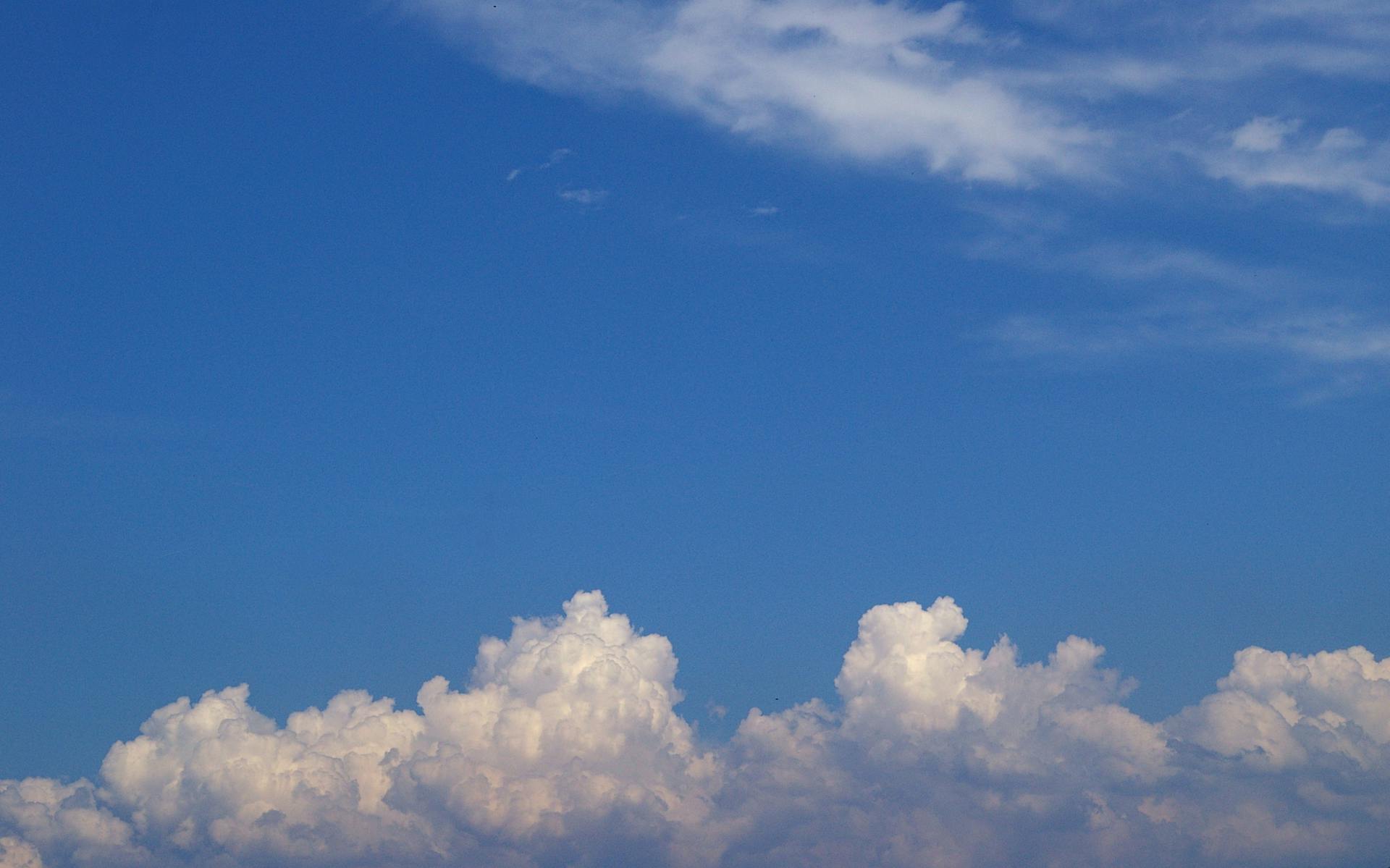 Captivating cumulus clouds with blue sky, perfect for backgrounds and nature themes.