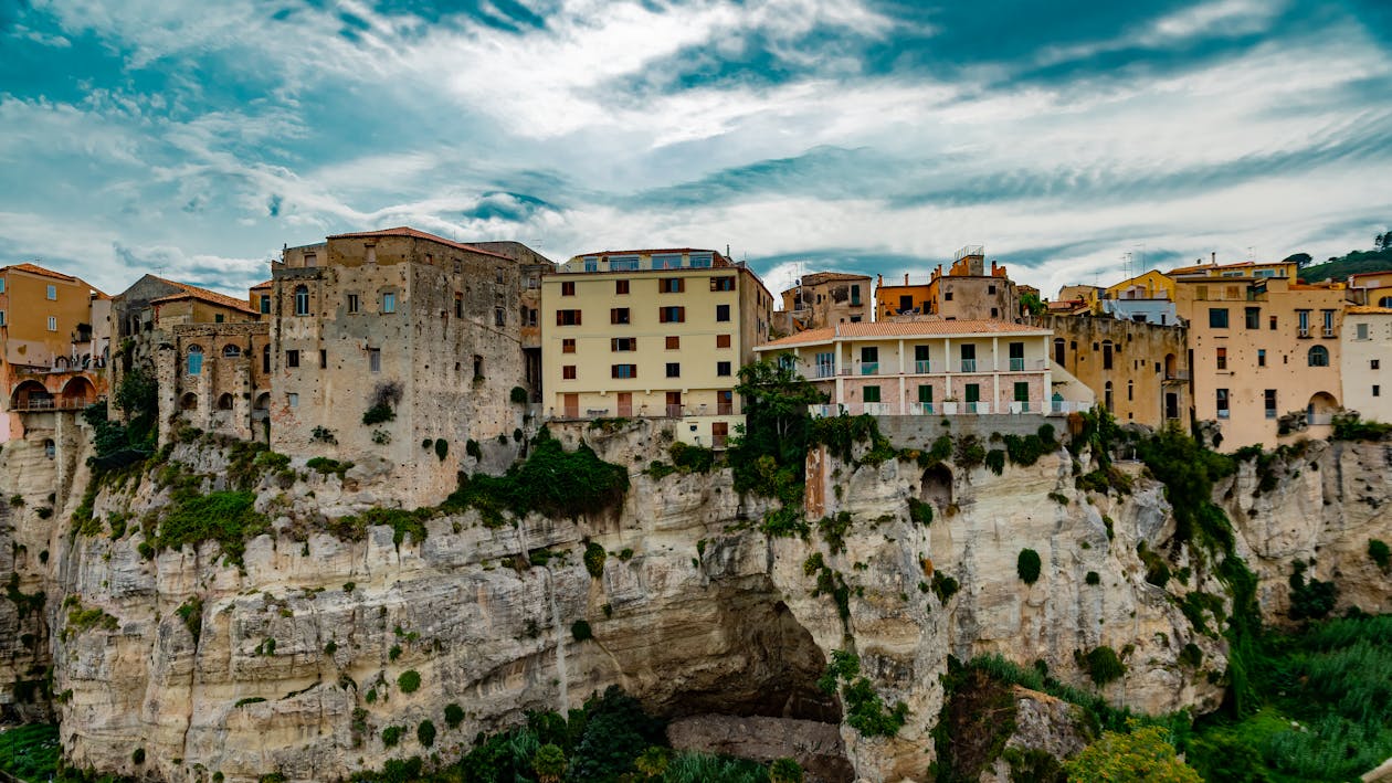 Buildings on Rocks · Free Stock Photo