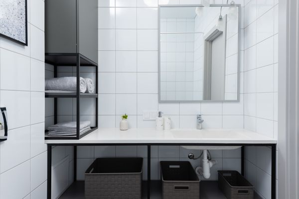 Bathroom cleaning and sanitizing service
