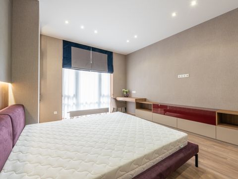 Bedroom with a white mattress