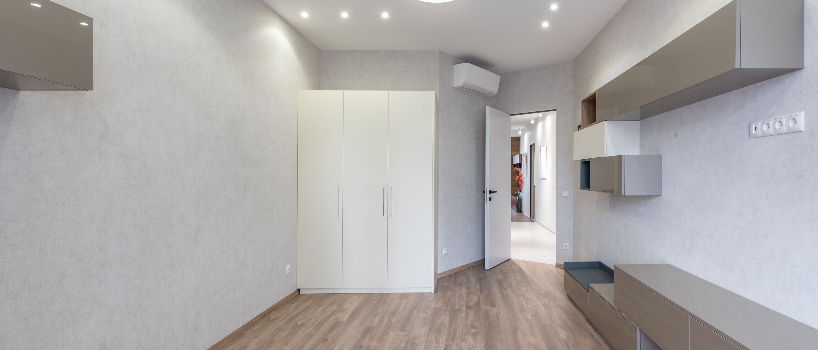 Painters and Decorators in Welling — woodwork brushed to a crisp, smooth line