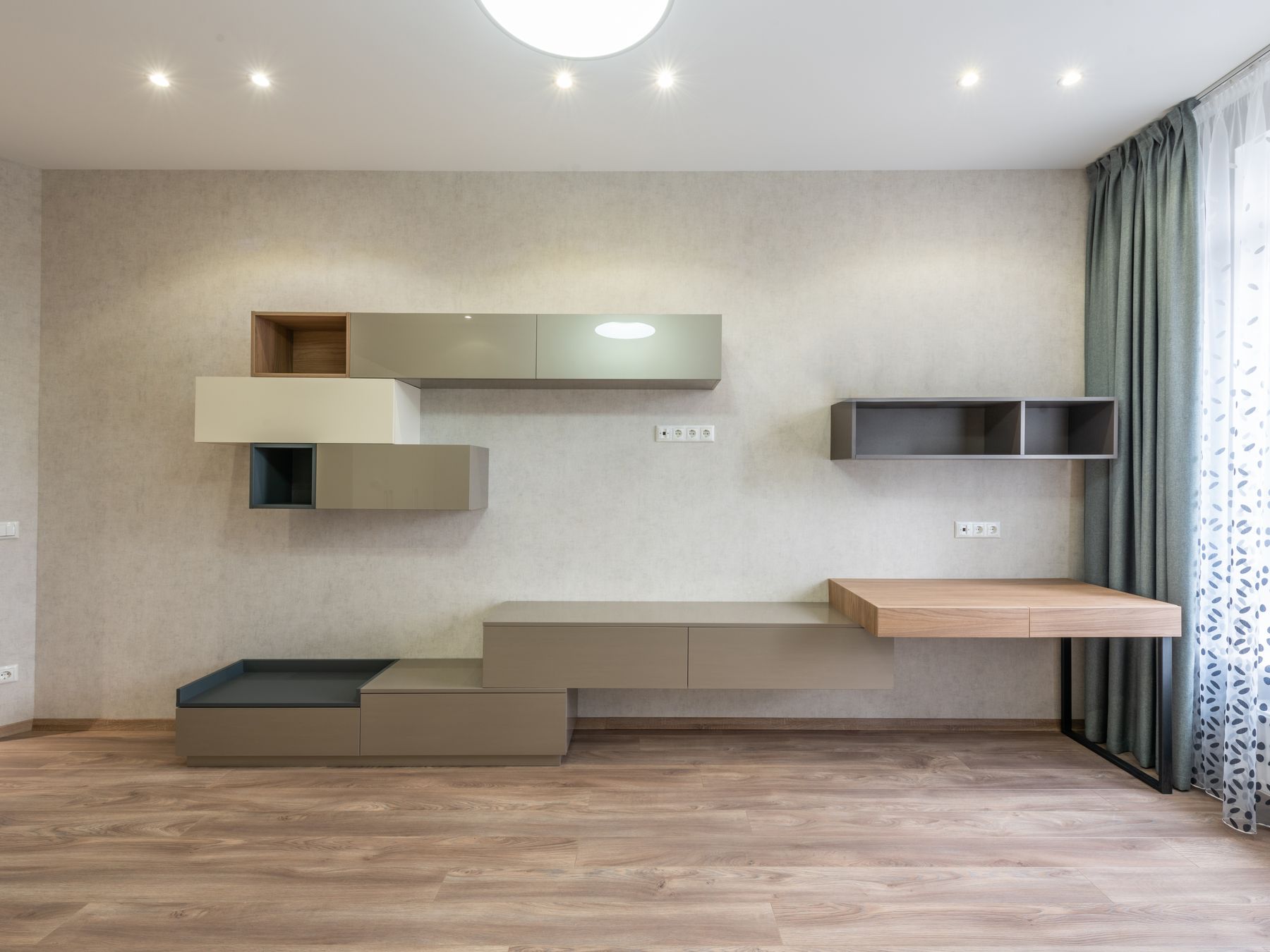 Michelmersh — professional movers carrying furniture on a house move