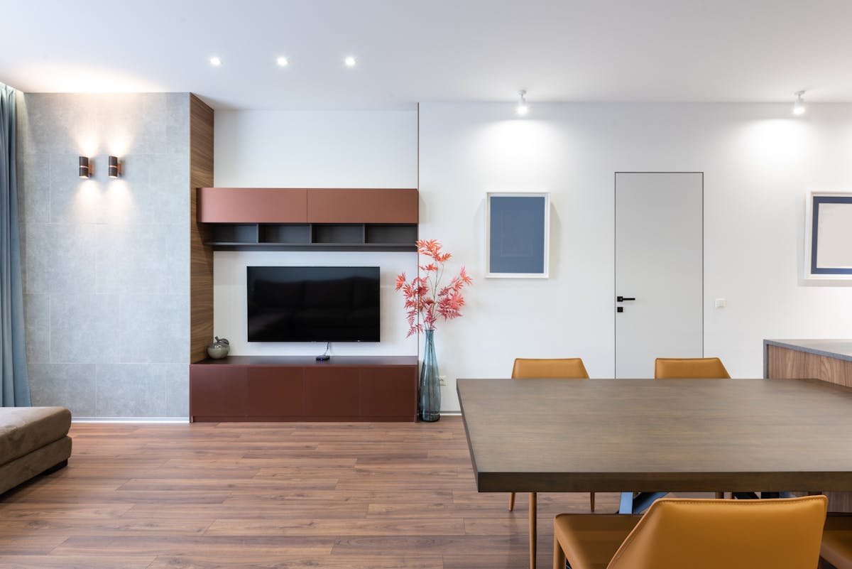 Bright room with warm daylight