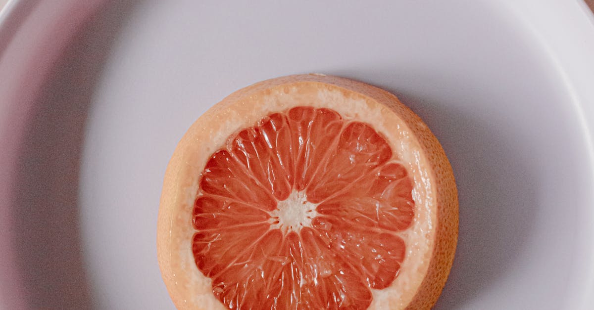 How to cut a round cake in 12 pieces