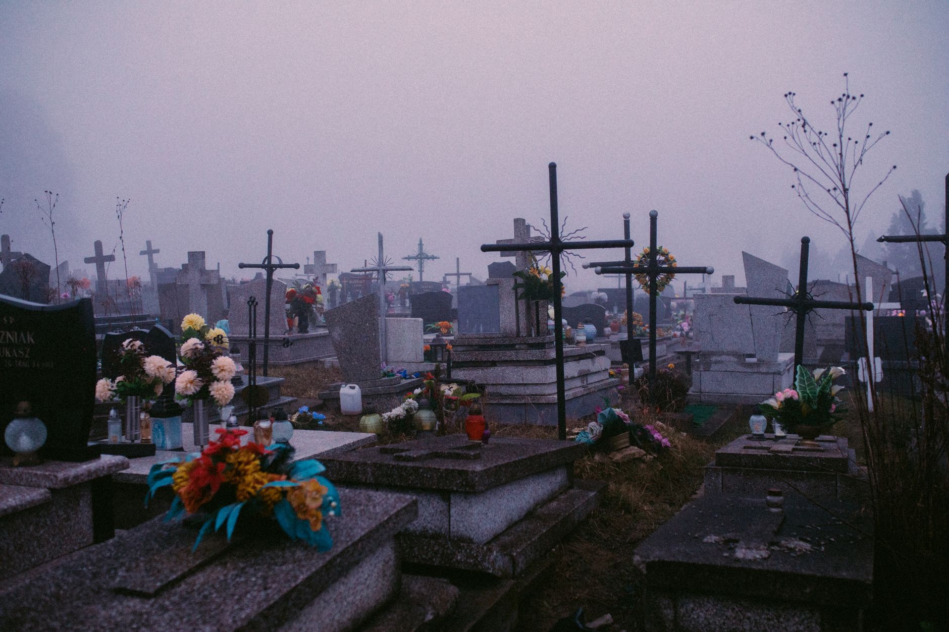 Taxe mai mari pentru tarabe în piețe și locuri de veci la cimitirul „Eternitatea” din Vaslui