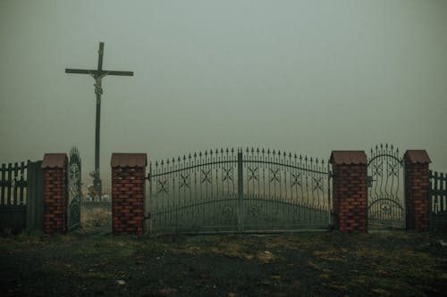 Бесплатное стоковое фото с ворота, забор, крест