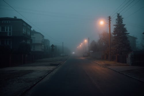 Základová fotografie zdarma na téma betonová dlažba, chladné počasí, domy