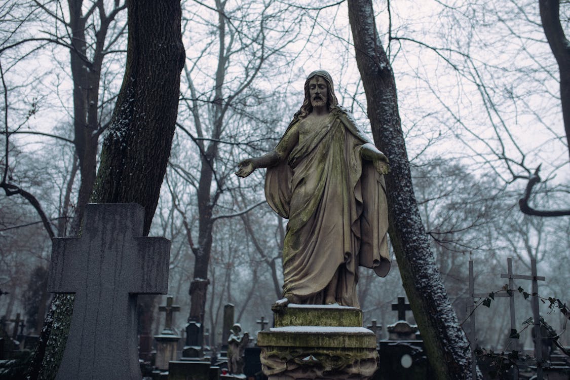 Free A Statue on in the Cemetery Stock Photo