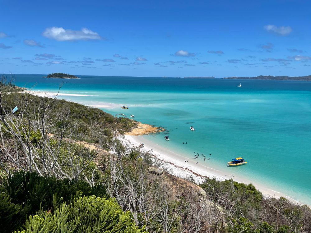 Aguas turquesa y arena blanca de Whitehaven Beach en las Whitsundays