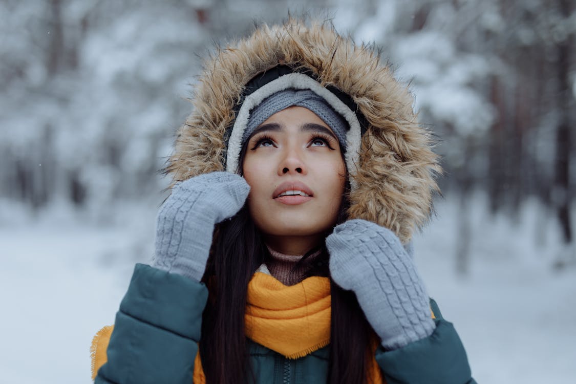Pretty Woman in Winter Clothes Looking Up · Free Stock Photo
