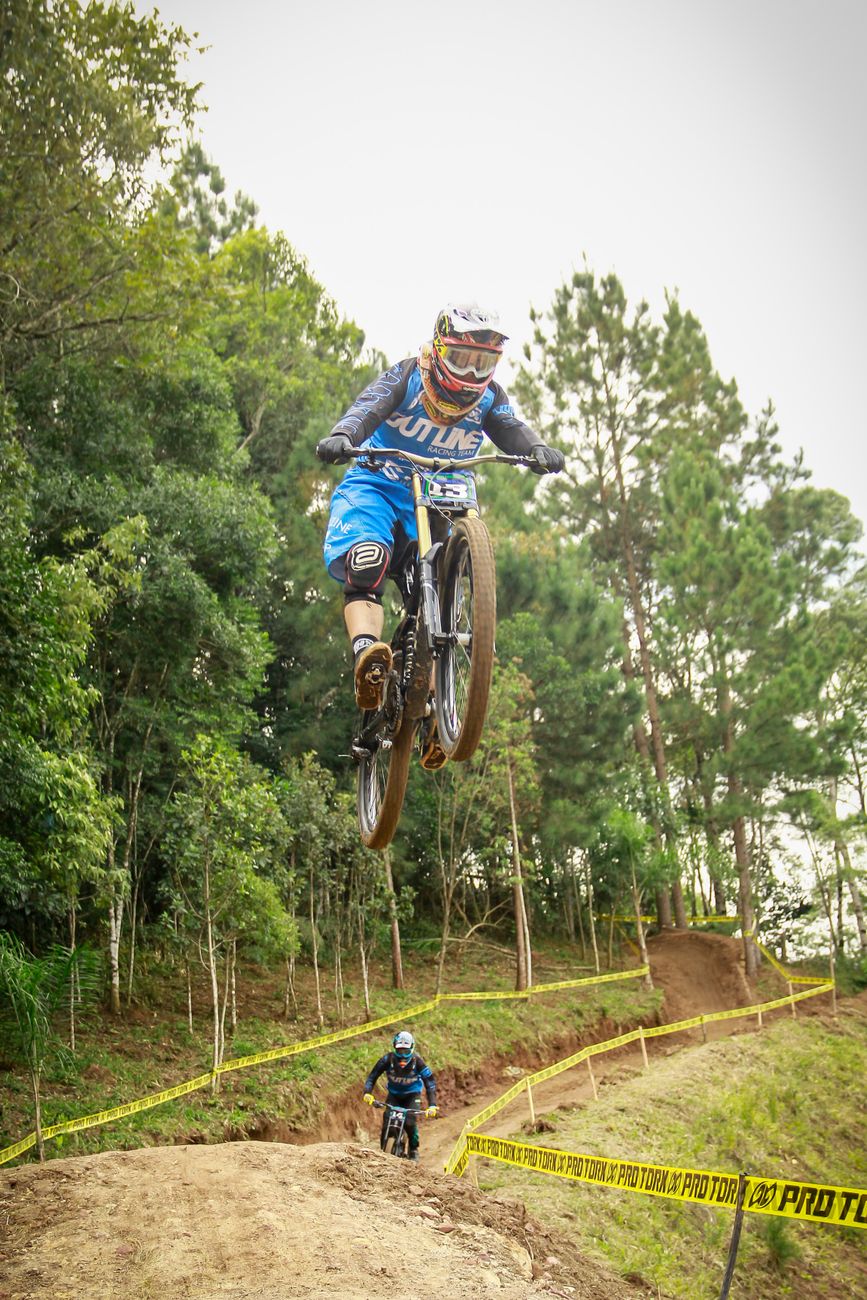 Il 5° BTT DHI porta la competizione di downhill alla pista di Insalde