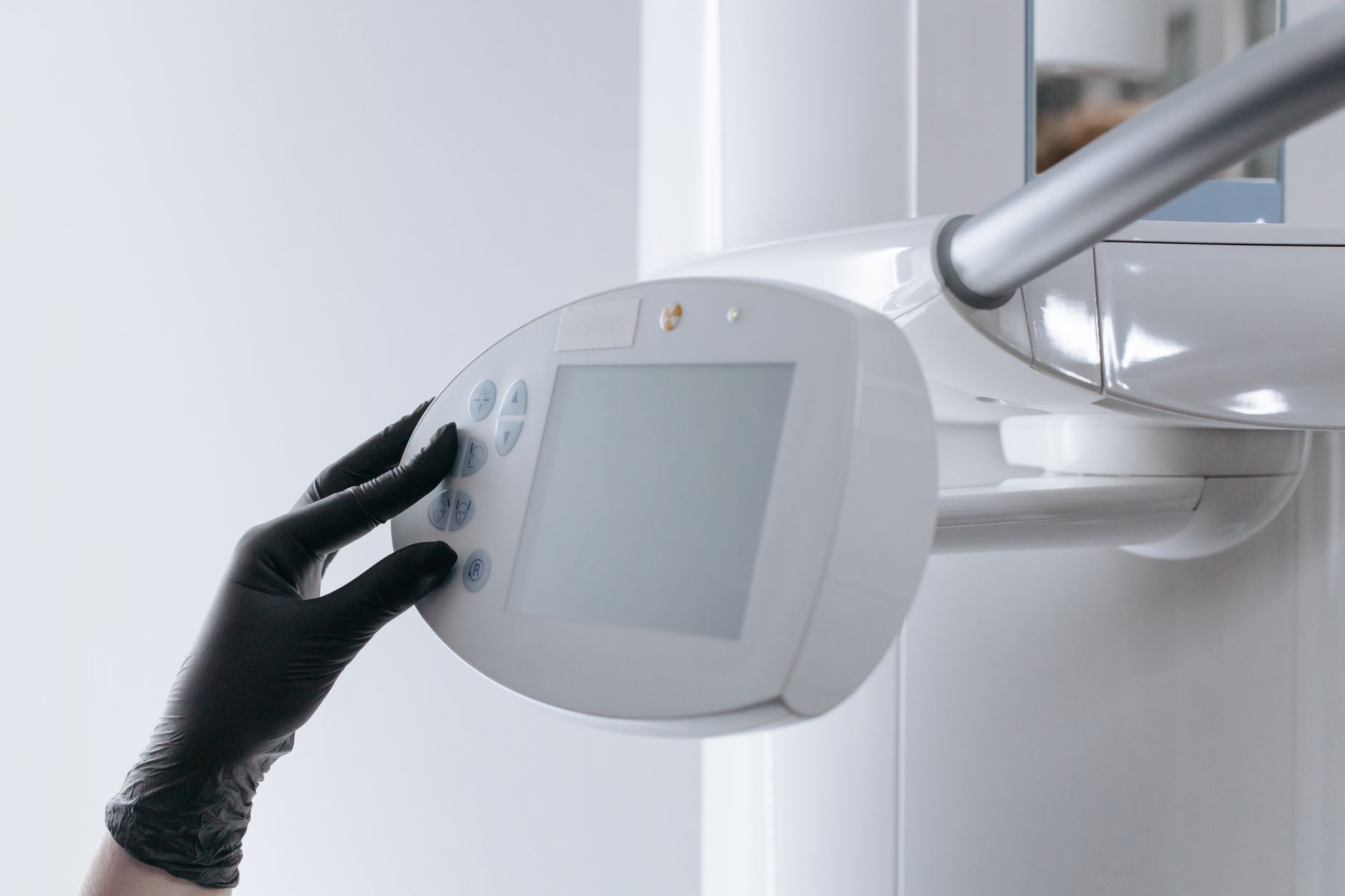 Digital Radiography - Denwest Dental Clinic Digital Radiography in Thornhill, ON - What to Do for a Knocked-Out Tooth in Thornhill, ON Emergency?