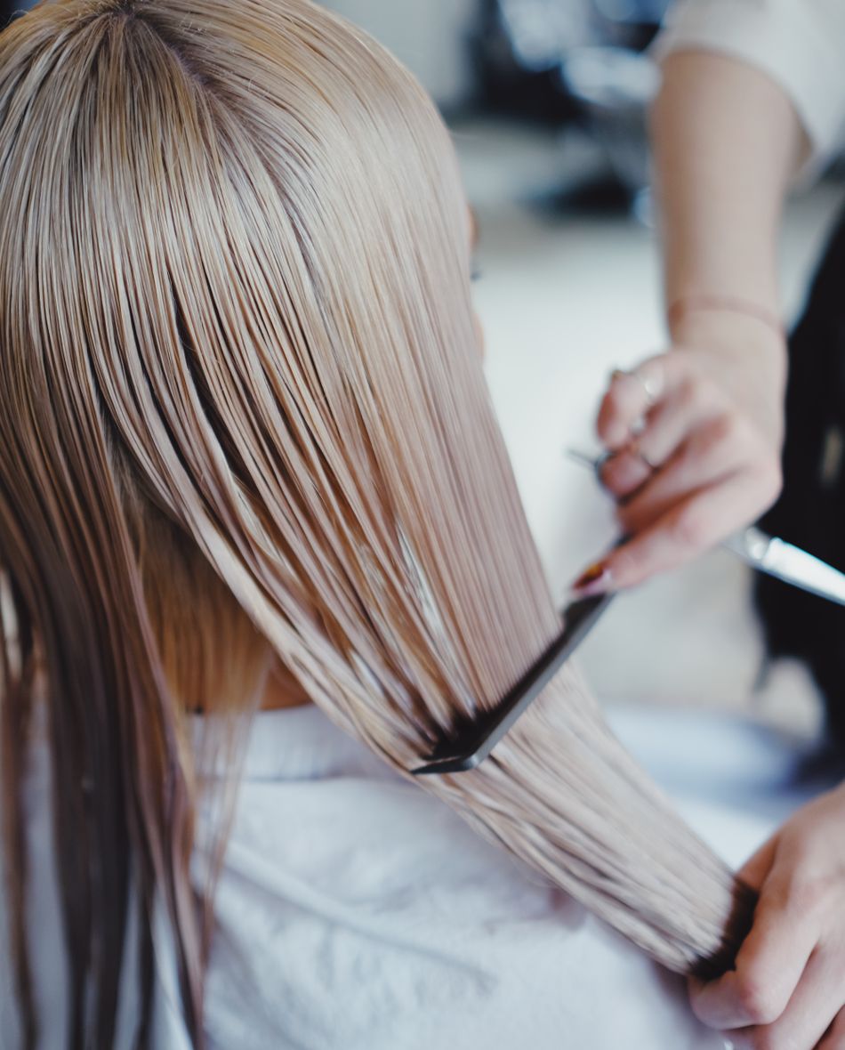 Gepflegtes Haarstyling im Salon