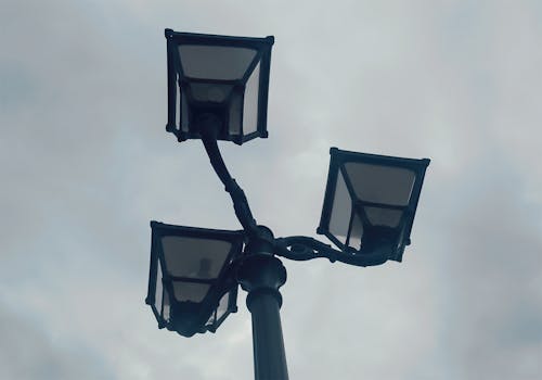 Бесплатное стоковое фото с дождливый, лампы, облачный