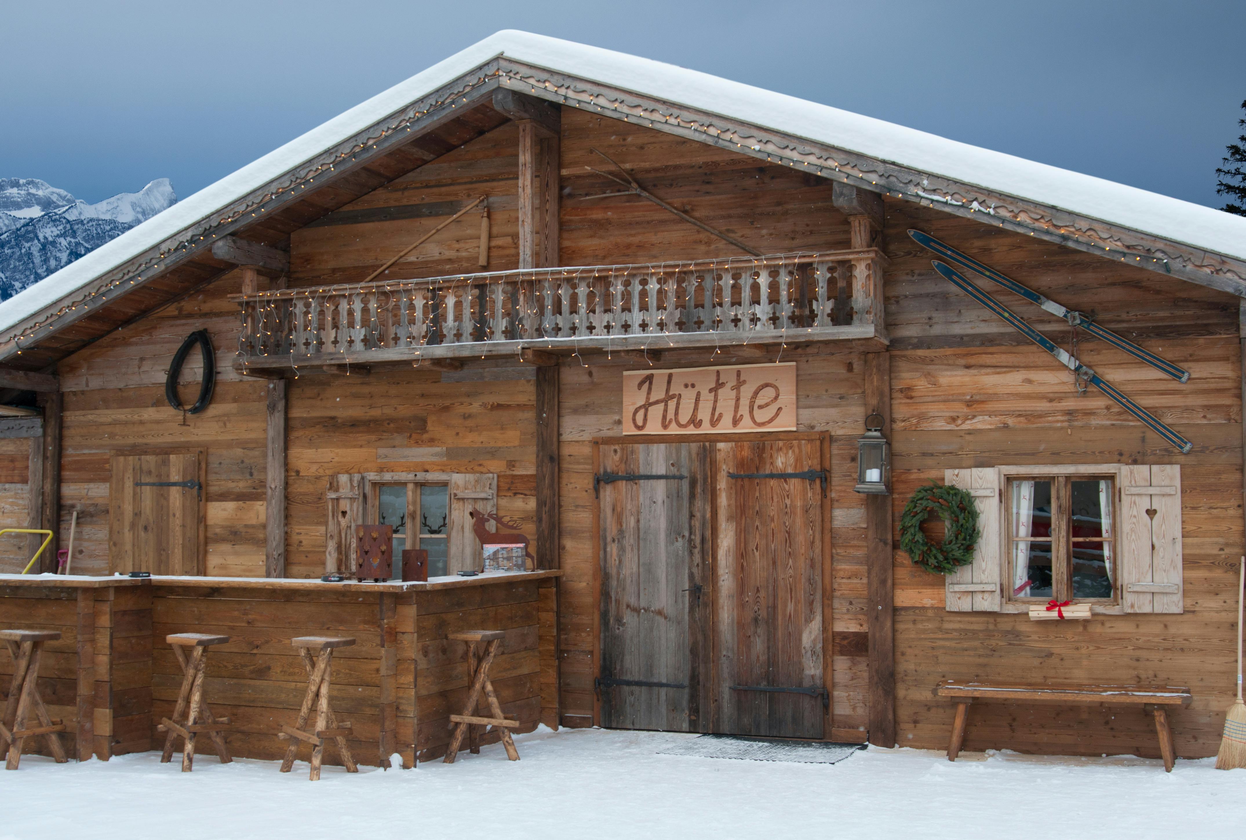 Cozy ski chalet or condo with a mountain view - Ski trip budget
