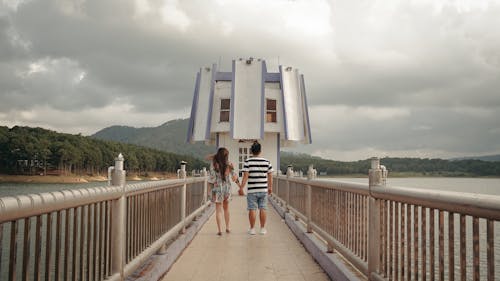 Gratis lagerfoto af aan lichtbak toevoegen, asiatisk par, bakke