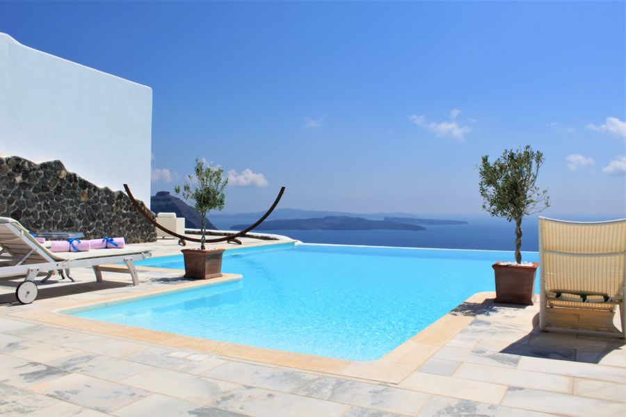 Santorini infinity pool serene
