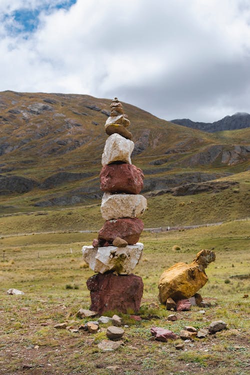 Безкоштовне стокове фото на тему «баланс, балансування каміння, біле небо»