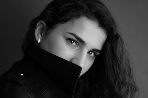 Free Monochrome Photo of Woman in Black Leather Jacket Stock Photo