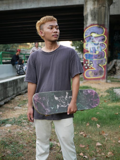 Gratis lagerfoto af asiatisk mand, selektivt fokus, Skate